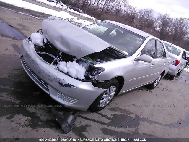 4T1BE30K55U526357 - 2005 TOYOTA CAMRY LE/XLE/SE GRAY photo 2