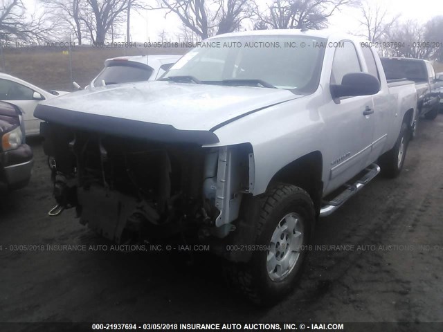 1GCRKSE3XBZ170512 - 2011 CHEVROLET SILVERADO K1500 LT SILVER photo 2