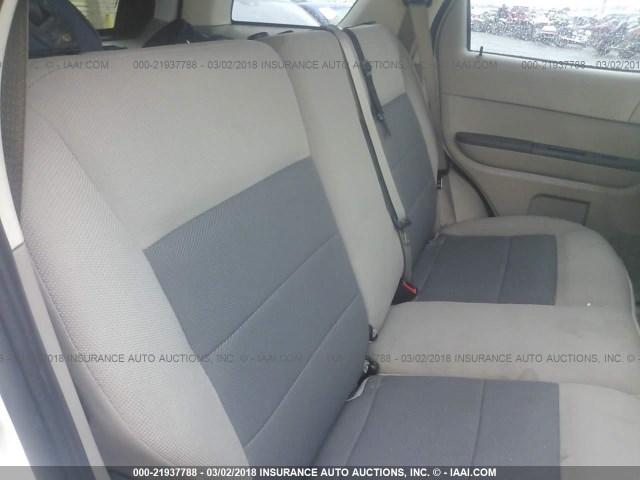 1FMCU93108KC40669 - 2008 FORD ESCAPE XLT WHITE photo 8