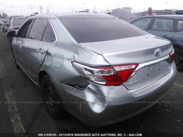 4T4BF1FK9FR512252 - 2015 TOYOTA CAMRY LE/XLE/SE/XSE SILVER photo 3