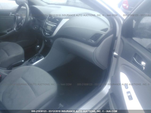 KMHCU4AE2DU305139 - 2013 HYUNDAI ACCENT GLS/SE SILVER photo 5