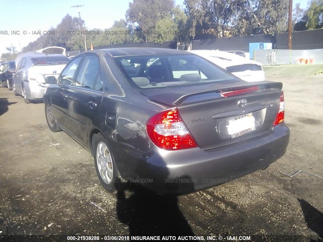 JTDBE32K920028506 - 2002 TOYOTA CAMRY LE/XLE/SE GRAY photo 3