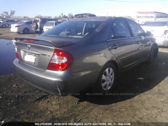 JTDBE32K920028506 - 2002 TOYOTA CAMRY LE/XLE/SE GRAY photo 4