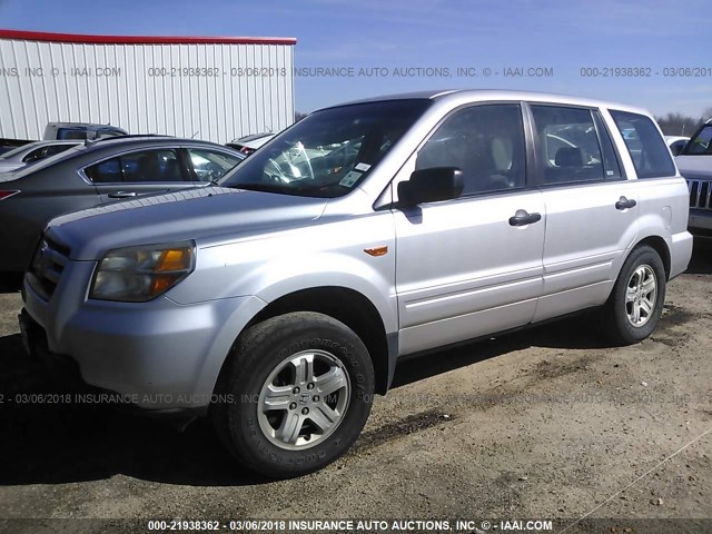 5FNYF28187B020664 - 2007 HONDA PILOT LX SILVER photo 2