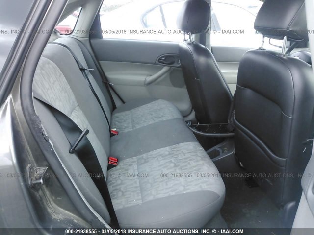 1FAFP34N15W311086 - 2005 FORD FOCUS ZX4 GRAY photo 8