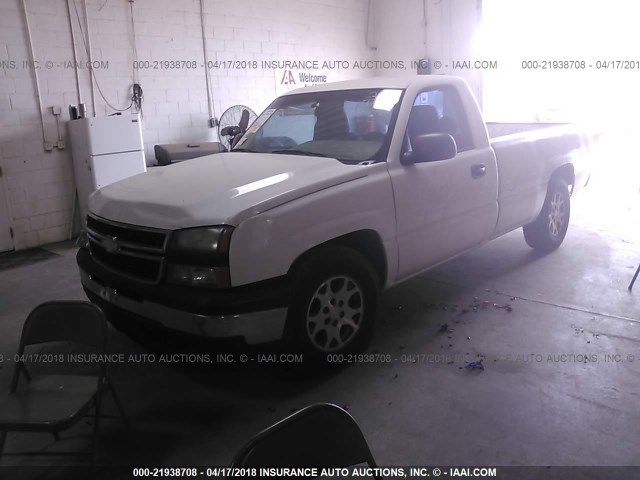 1GCEC14V86E123887 - 2006 CHEVROLET SILVERADO C1500 WHITE photo 2