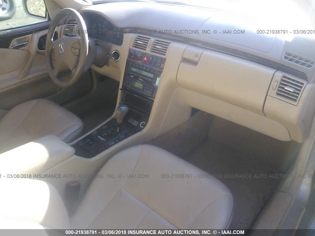 WDBJF65J9YA976015 - 2000 MERCEDES-BENZ E 320 BEIGE photo 5