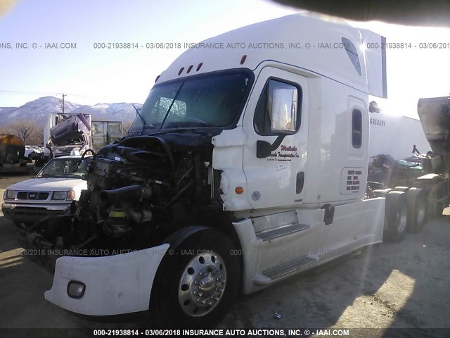 3AKJGLDR2HSHD9418 - 2017 FREIGHTLINER CASCADIA 125  WHITE photo 2