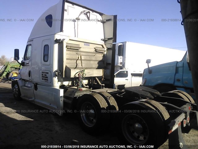 3AKJGLDR2HSHD9418 - 2017 FREIGHTLINER CASCADIA 125  WHITE photo 3
