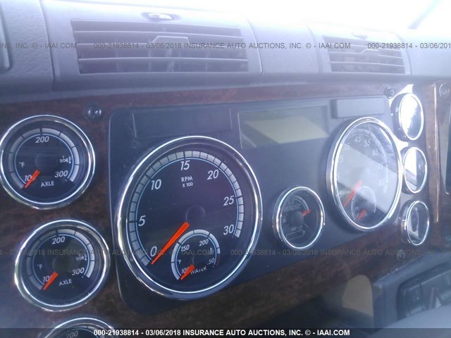 3AKJGLDR2HSHD9418 - 2017 FREIGHTLINER CASCADIA 125  WHITE photo 6