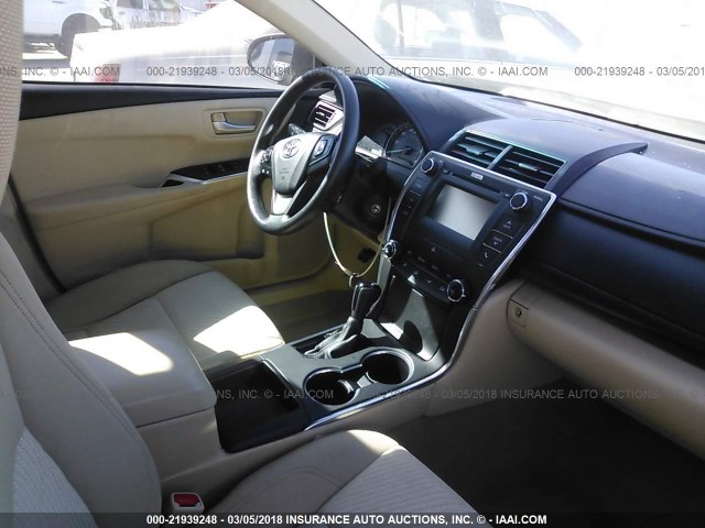 4T4BF1FK3FR447527 - 2015 TOYOTA CAMRY LE/XLE/SE/XSE GOLD photo 5