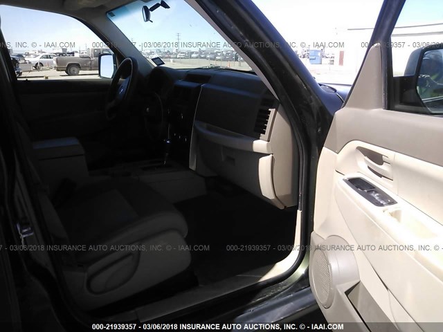 1J8GP28K38W219032 - 2008 JEEP LIBERTY SPORT 绿色 照片 5