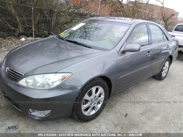 4T1BE32K76U719429 - 2006 TOYOTA CAMRY LE/XLE/SE ნაცრისფერი ფოტო 2