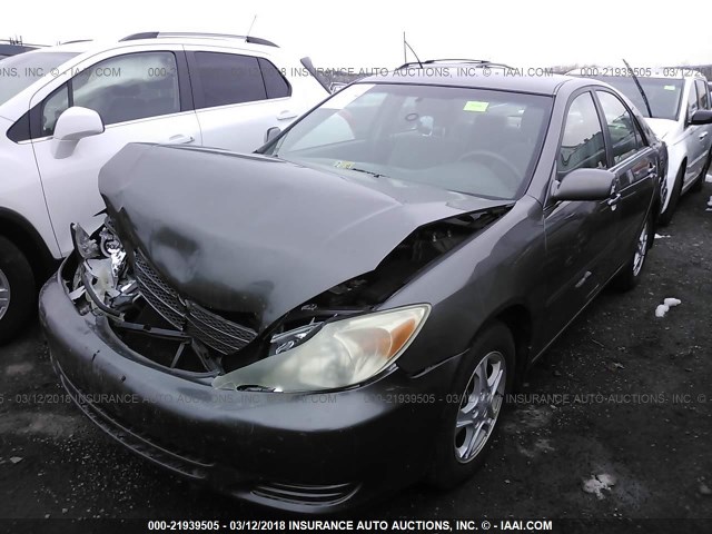 4T1BE32K24U855982 - 2004 TOYOTA CAMRY LE/XLE/SE GRAY photo 2