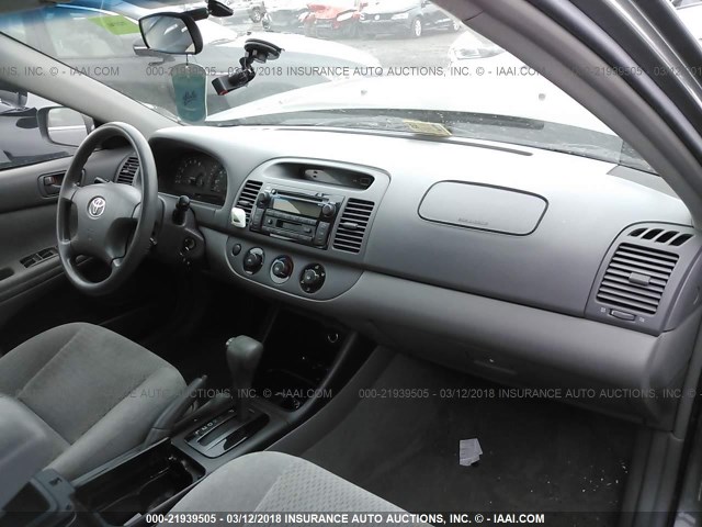 4T1BE32K24U855982 - 2004 TOYOTA CAMRY LE/XLE/SE GRAY photo 5