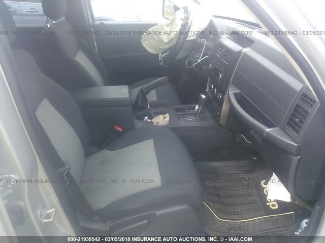 1J4PP2GK2AW118167 - 2010 JEEP LIBERTY SPORT 银色 照片 5