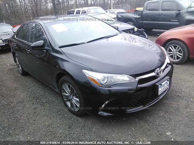 4T1BF1FKXHU647852 - 2017 TOYOTA CAMRY LE/XLE/SE/XSE შავი ფოტო 1