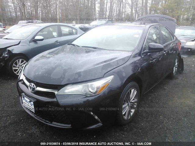 4T1BF1FKXHU647852 - 2017 TOYOTA CAMRY LE/XLE/SE/XSE შავი ფოტო 2