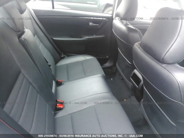 4T1BF1FKXHU647852 - 2017 TOYOTA CAMRY LE/XLE/SE/XSE შავი ფოტო 8