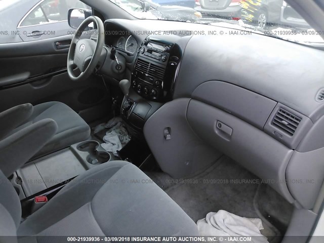 5TDZA23C55S273204 - 2005 TOYOTA SIENNA CE/LE WHITE photo 5