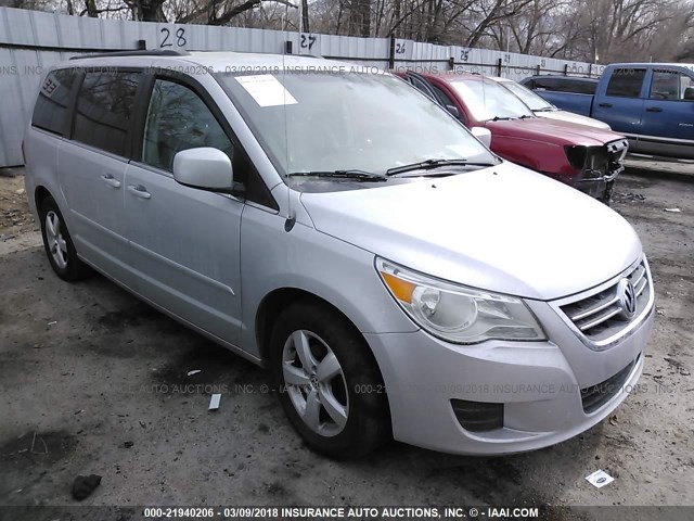 2V4RW3DG9BR739977 - 2011 VOLKSWAGEN ROUTAN SE SILVER photo 1