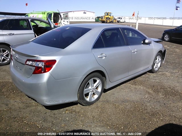 4T1BF1FK0DU228922 - 2013 TOYOTA CAMRY L/SE/LE/XLE SILVER photo 4