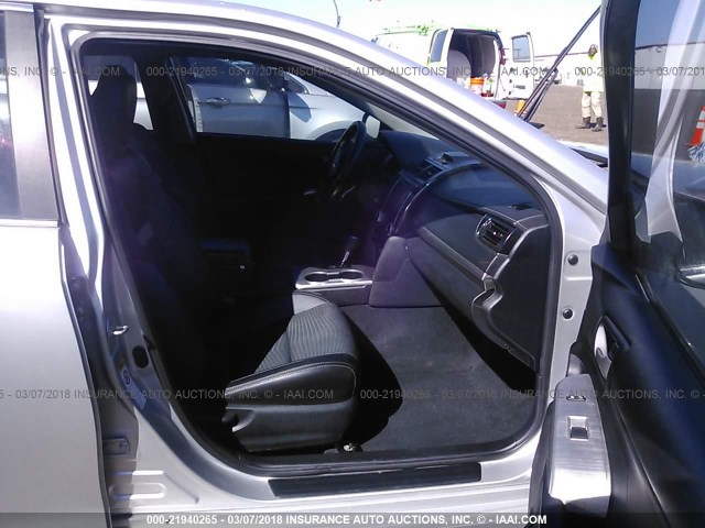 4T1BF1FK0DU228922 - 2013 TOYOTA CAMRY L/SE/LE/XLE SILVER photo 5