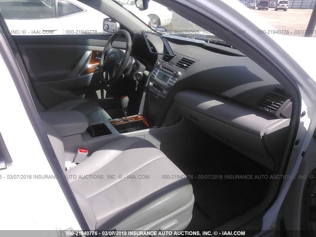 4T1BE46K29U873437 - 2009 TOYOTA CAMRY SE/LE/XLE WHITE photo 5