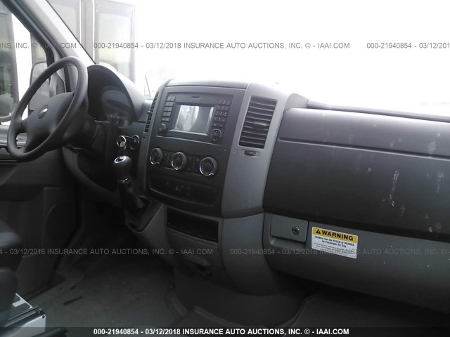 WCDFE7CDXHP559967 - 2017 FREIGHTLINER 2500 SPRINTER 2500 WHITE photo 5