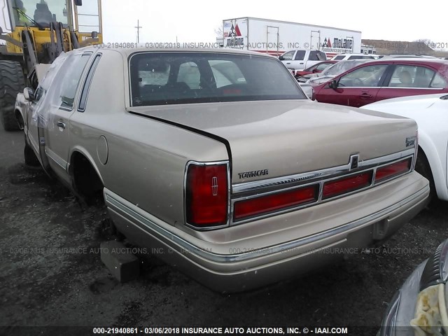 1LNLM81W1VY724979 - 1997 LINCOLN TOWN CAR EXECUTIVE GOLD photo 3