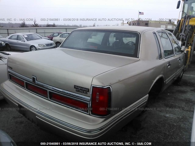 1LNLM81W1VY724979 - 1997 LINCOLN TOWN CAR EXECUTIVE GOLD photo 4