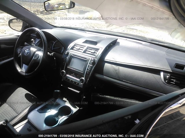 4T1BF1FK6EU773895 - 2014 TOYOTA CAMRY L/SE/LE/XLE 蓝色 照片 5