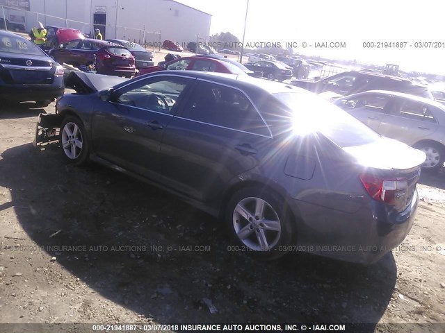 4T1BF1FK2CU599739 - 2012 TOYOTA CAMRY SE/LE/XLE GRAY photo 3
