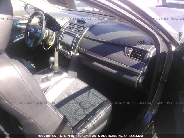 4T1BF1FK2CU599739 - 2012 TOYOTA CAMRY SE/LE/XLE GRAY photo 5