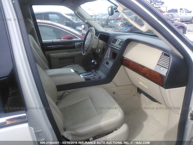 5LMFU28515LJ21435 - 2005 LINCOLN NAVIGATOR 米色 照片 5