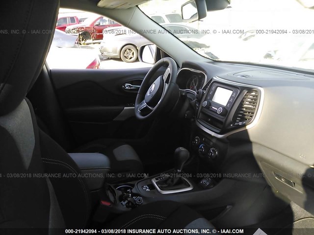 1C4PJLCB8JD556643 - 2018 JEEP CHEROKEE LATITUDE Сұр фото 5