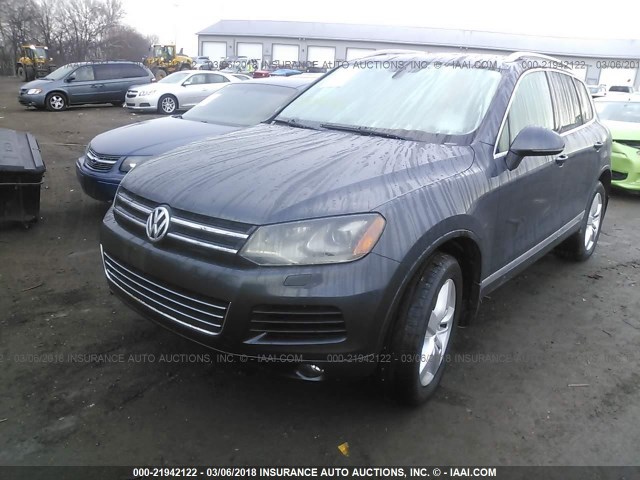 WVGFF9BP3BD006292 - 2011 VOLKSWAGEN TOUAREG V6 GRAY photo 2