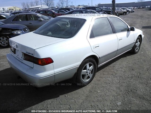 JT2BG22K310600438 - 2001 TOYOTA CAMRY CE/LE/XLE 白色 照片 4