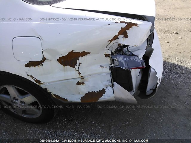 JT2BG22K310600438 - 2001 TOYOTA CAMRY CE/LE/XLE 白色 照片 6