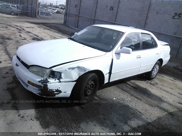 4T1BG12K4TU708284 - 1996 TOYOTA CAMRY DX/LE/XLE WHITE photo 2