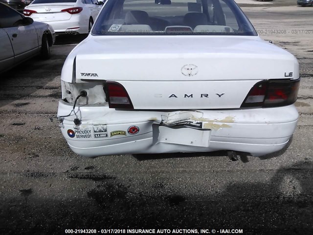 4T1BG12K4TU708284 - 1996 TOYOTA CAMRY DX/LE/XLE WHITE photo 6