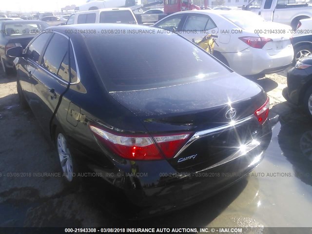4T1BF1FK7HU444742 - 2017 TOYOTA CAMRY LE/XLE/SE/XSE BLACK photo 3