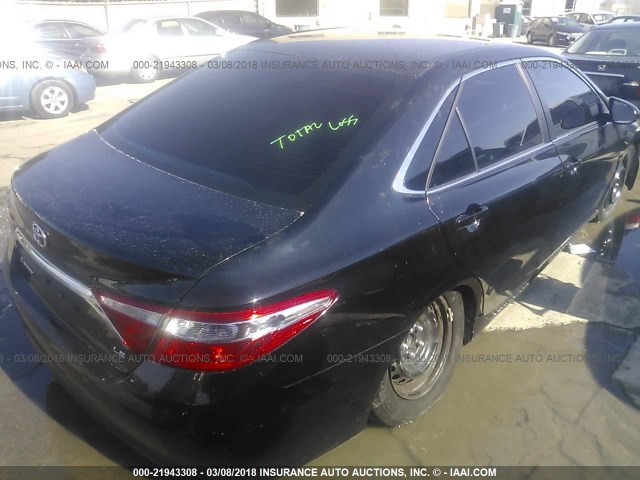 4T1BF1FK7HU444742 - 2017 TOYOTA CAMRY LE/XLE/SE/XSE BLACK photo 4