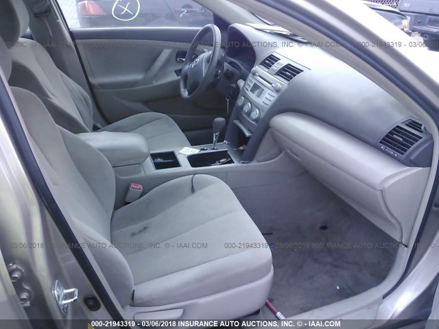4T1BE46K59U830713 - 2009 TOYOTA CAMRY SE/LE/XLE ოქროსფერი ფოტო 5