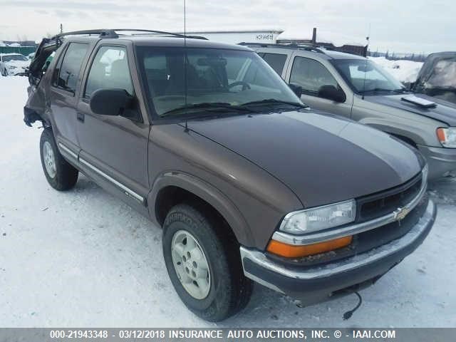 1GNDT13W0Y2100766 - 2000 CHEVROLET BLAZER GRAY photo 1