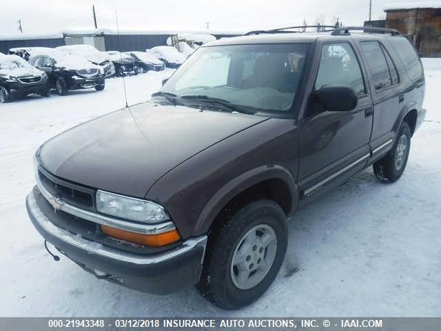 1GNDT13W0Y2100766 - 2000 CHEVROLET BLAZER GRAY photo 2