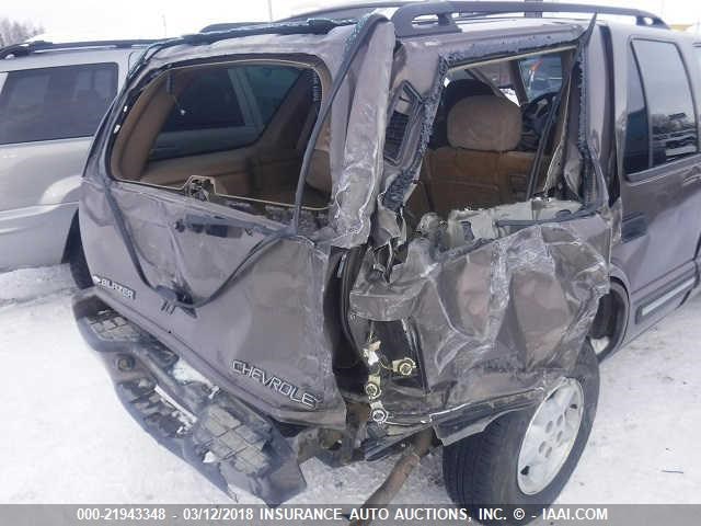 1GNDT13W0Y2100766 - 2000 CHEVROLET BLAZER GRAY photo 6