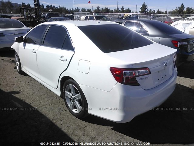 4T1BF1FK9CU146363 - 2012 TOYOTA CAMRY SE/LE/XLE WHITE photo 3