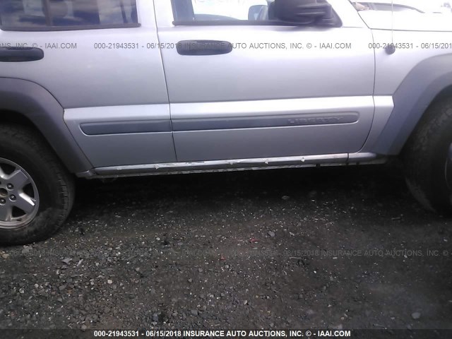 1J4GL48K45W622327 - 2005 JEEP LIBERTY SPORT Gümüş foto 6