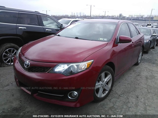 4T1BF1FK1EU800856 - 2014 TOYOTA CAMRY L/SE/LE/XLE წითელი ფოტო 2